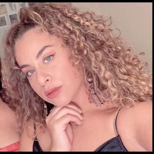 Meet your Posher, Hala